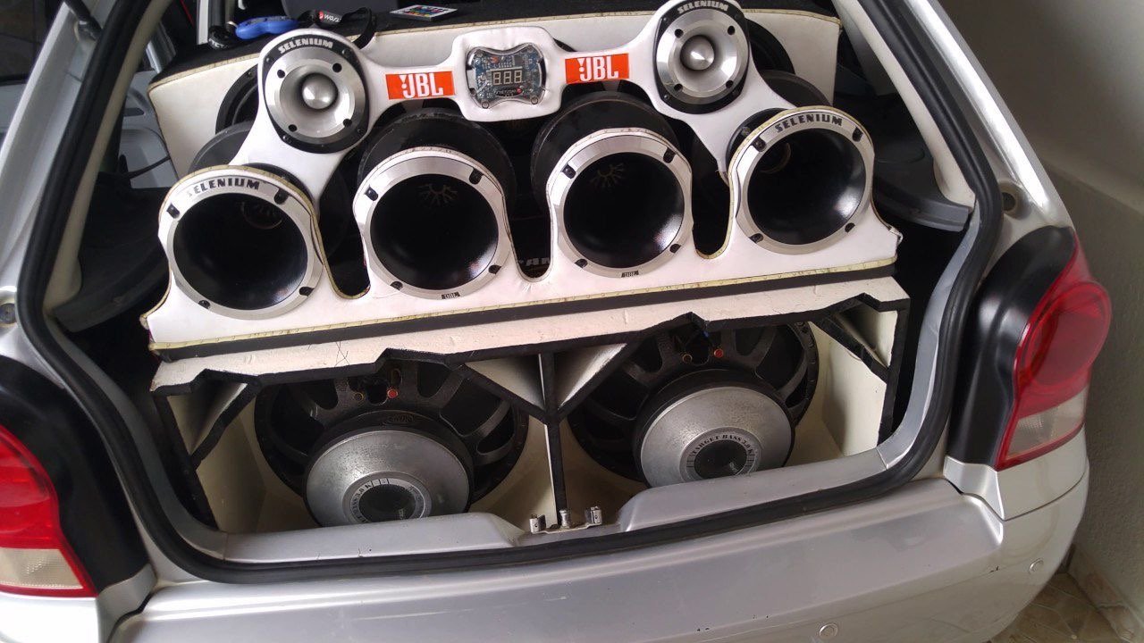 Custom JBL car audio system installation by Stop Car
